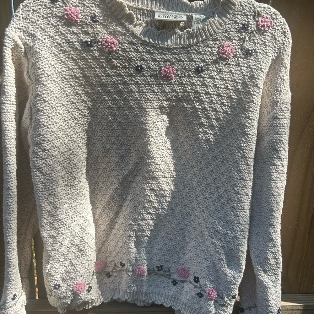 Northern Reflections Cream Sweater with Floral knit details size medium